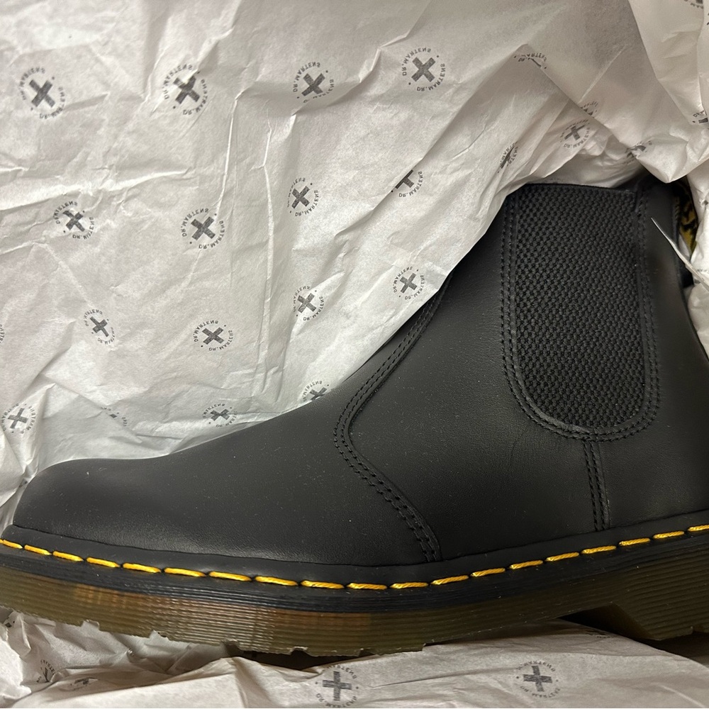 Dr. Martens - 2976 Nappa Chelsea Black Leather Boots - size 9 NIB